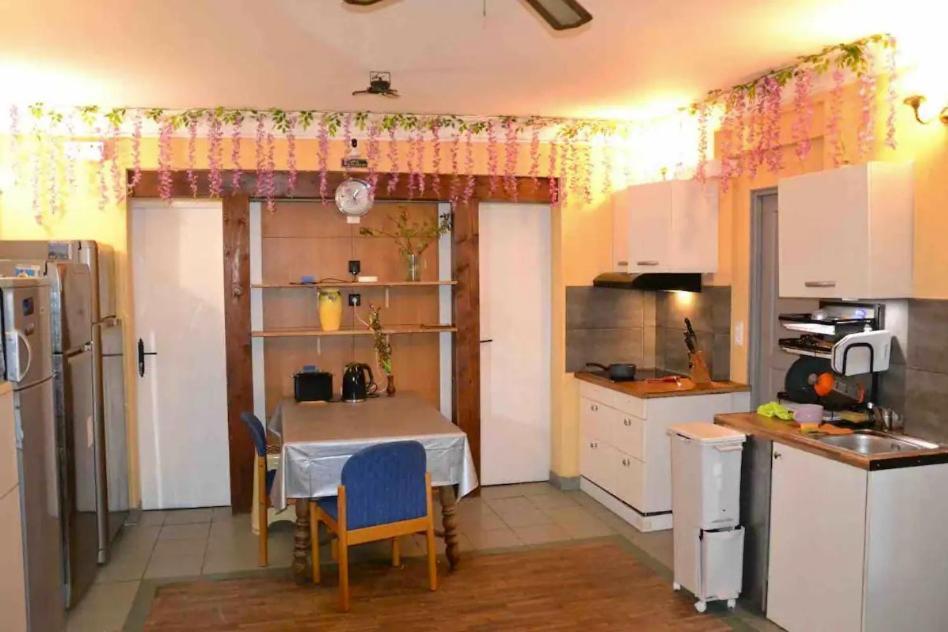 Leleka Hostel Esbly Exteriör bild