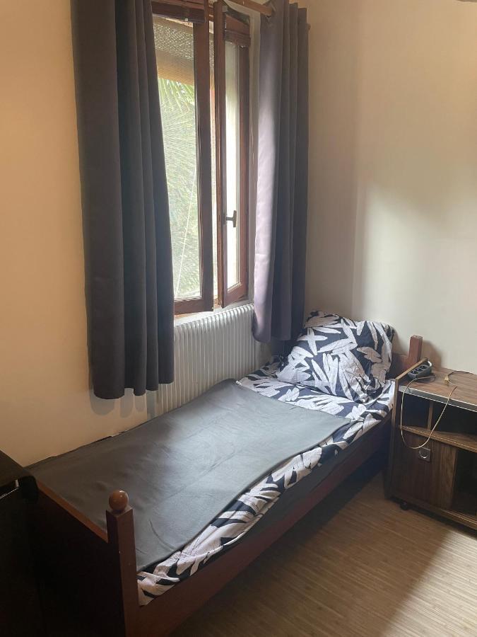 Leleka Hostel Esbly Exteriör bild